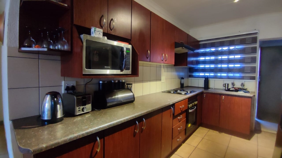 2 Bedroom Property for Sale in Geelhoutpark North West